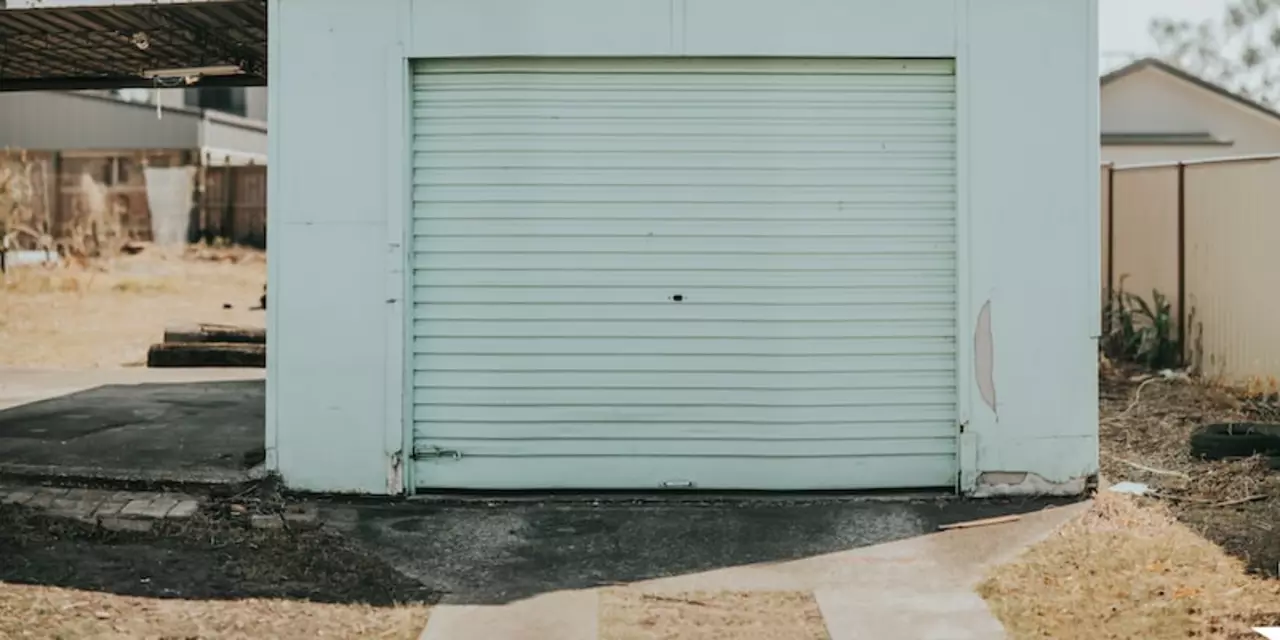 How to break into a garage door in 6 seconds?